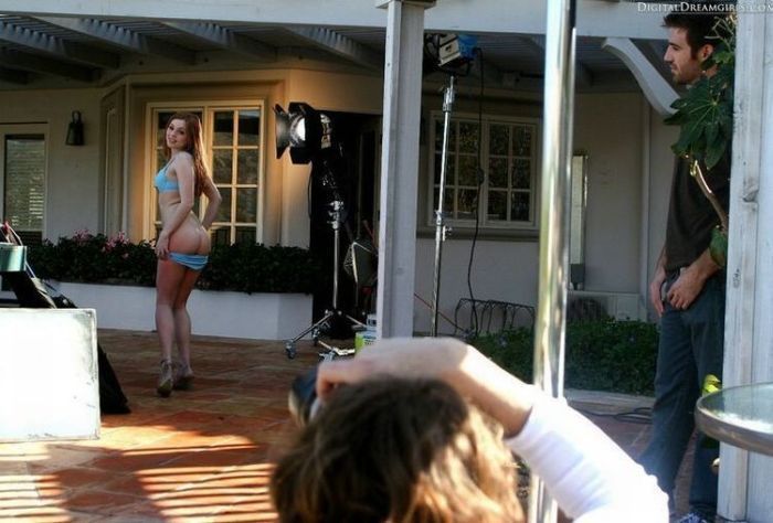 what happens behind the cameras during photo shooting of girls