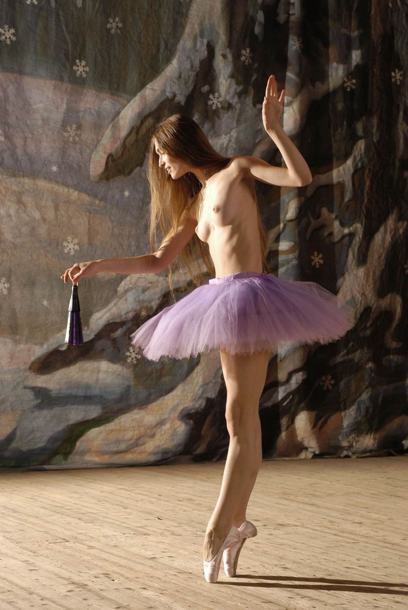 young brunette girl like a prima ballerina assoluta