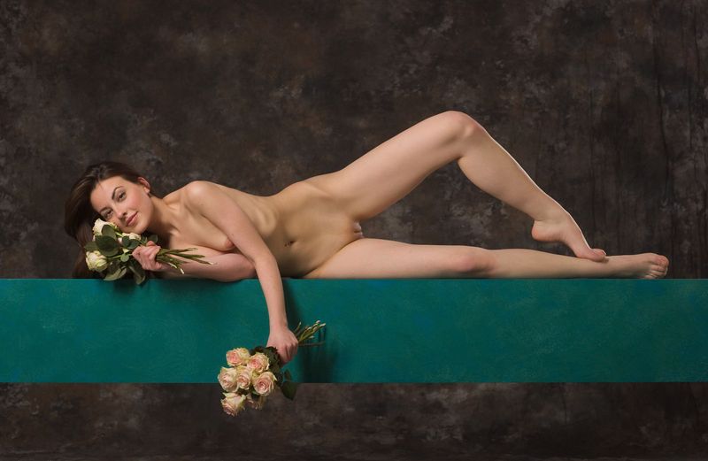 young brunette girl posing with pink roses