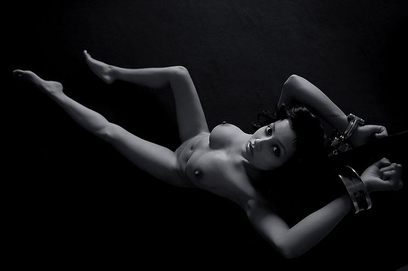 black and white glamour girl naked