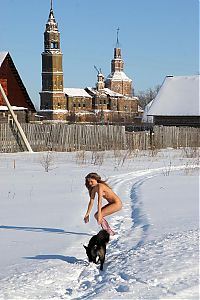 Babes: young girl loves the snow