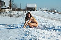 Babes: young girl loves the snow