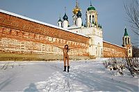 Babes: young girl loves the snow