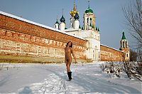 Babes: young girl loves the snow