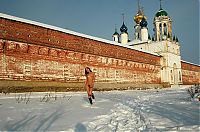 Babes: young girl loves the snow