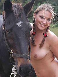 Babes: young girl naked with a horse
