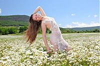 Nake.Me search results: brunette girl on the field of daisy flowers