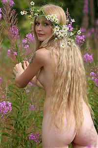 Nake.Me search results: young blonde girl outside making a daisy wreath