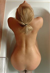 Babes: blonde girl in the bathtub